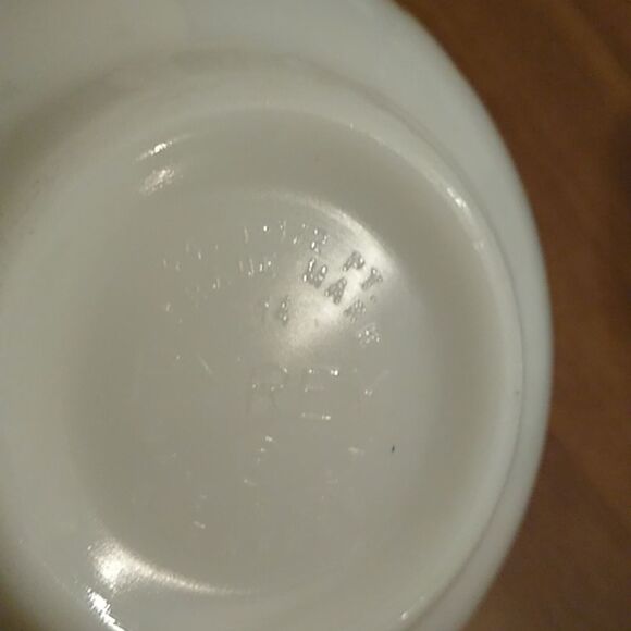 Vintage Early American Pyrex White Mixing Bowl with Brown Eagle Design - Picture 4 of 7